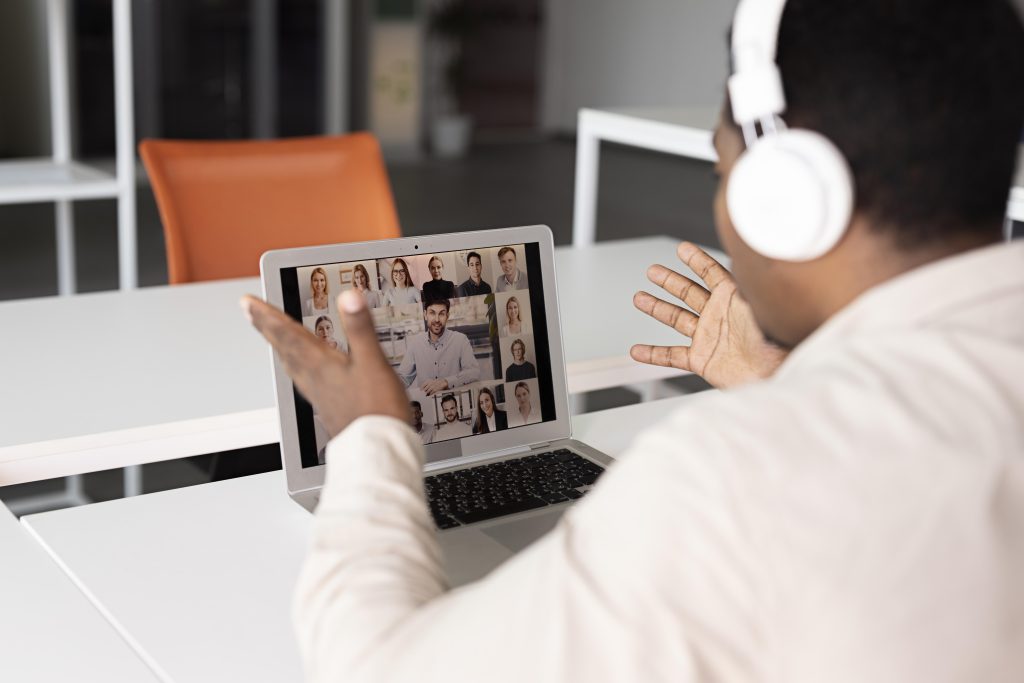 close-up-employee-with-headphones video-remote-interpretation